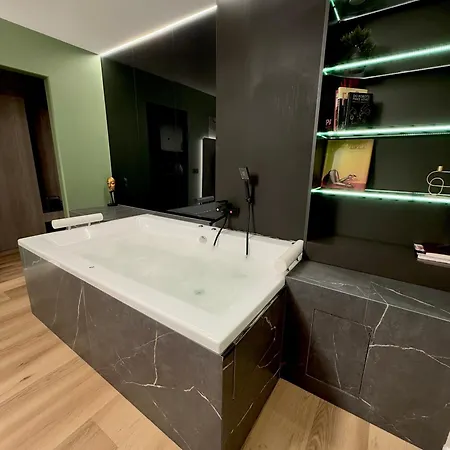 Apartmán Jacuzzi Old Town Escape *