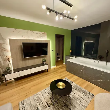 Apartment Jacuzzi Old Town Escape *