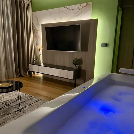 Jacuzzi Old Town Escape Daire Bükreş