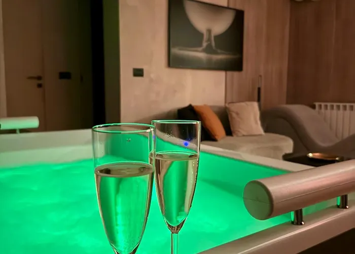 Jacuzzi Old Town Escape شقة *